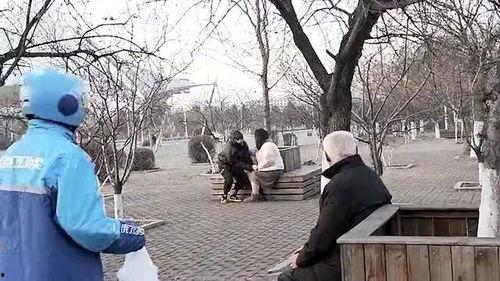 上海吃瓜大爷事件真相是真的吗,真相揭秘，还原事件始末