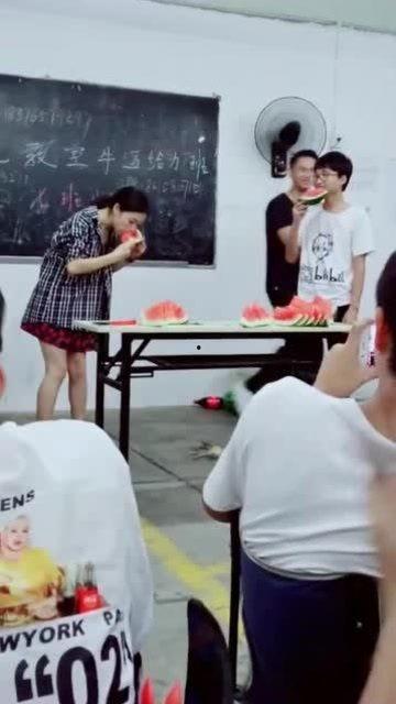 最新吃瓜热门事件女大学老师,真相与争议交织